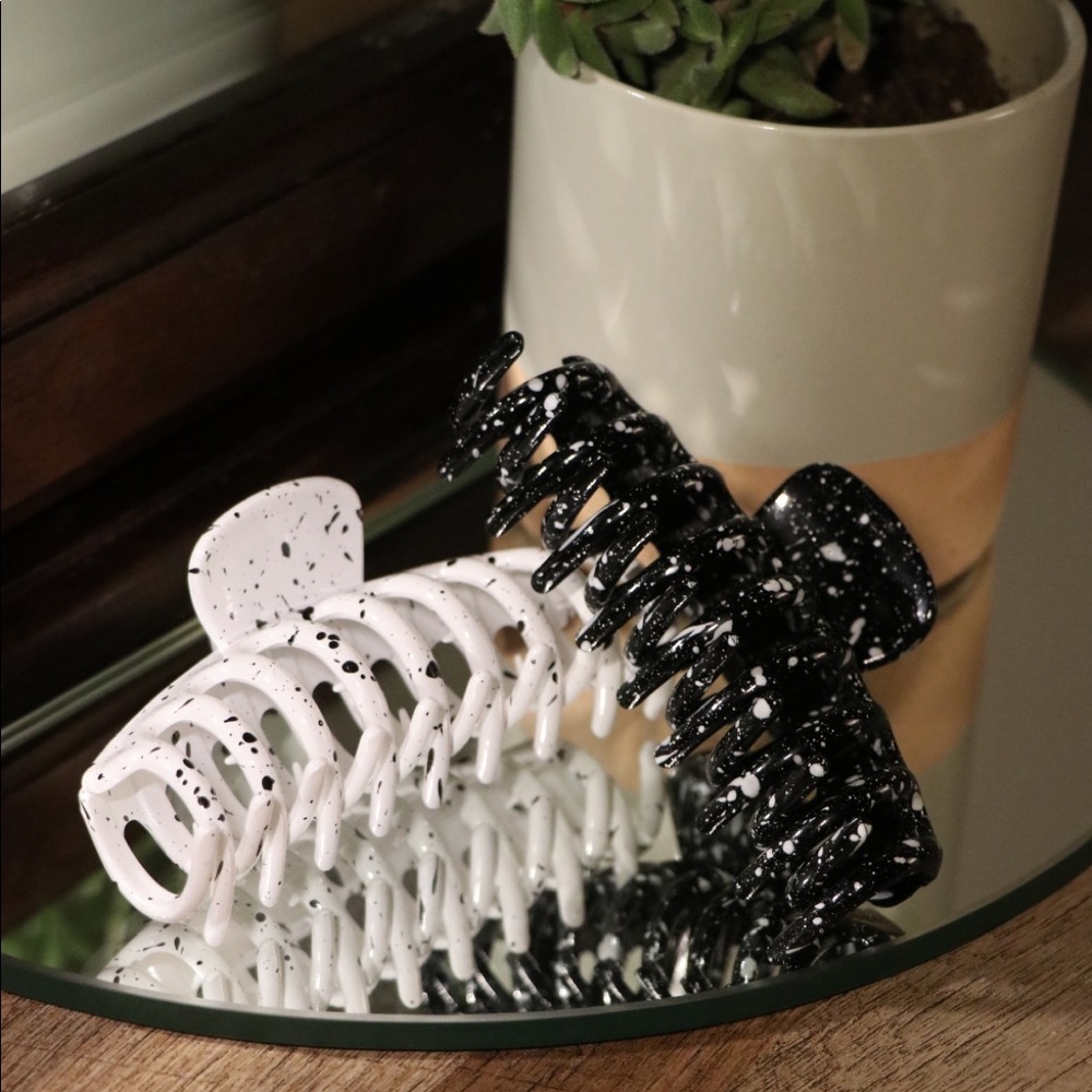 Black and White Claw Clips - Picture 2 of 2